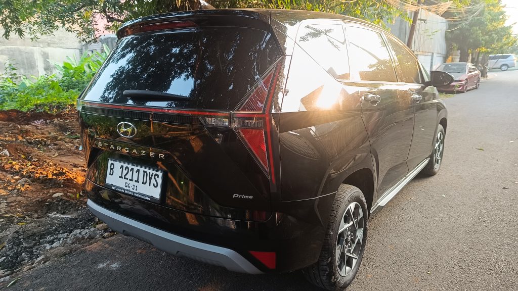 sewa mpv premium
